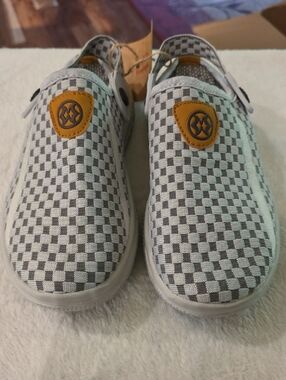 Women’s Checkered Slip-On Mules in Gray and White